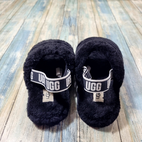 UGG Women's Black Fuzzy Slippers - Picture 6 of 10